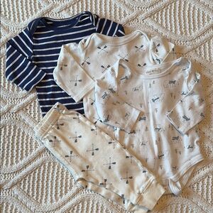 🍂3 for $15🍂 Set of 4 Baby 6-9 Months Onesies with Pants